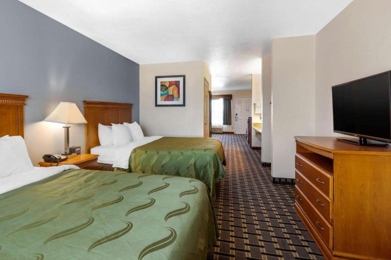 Quality Inn & Suites Huntington Beach Exterior photo