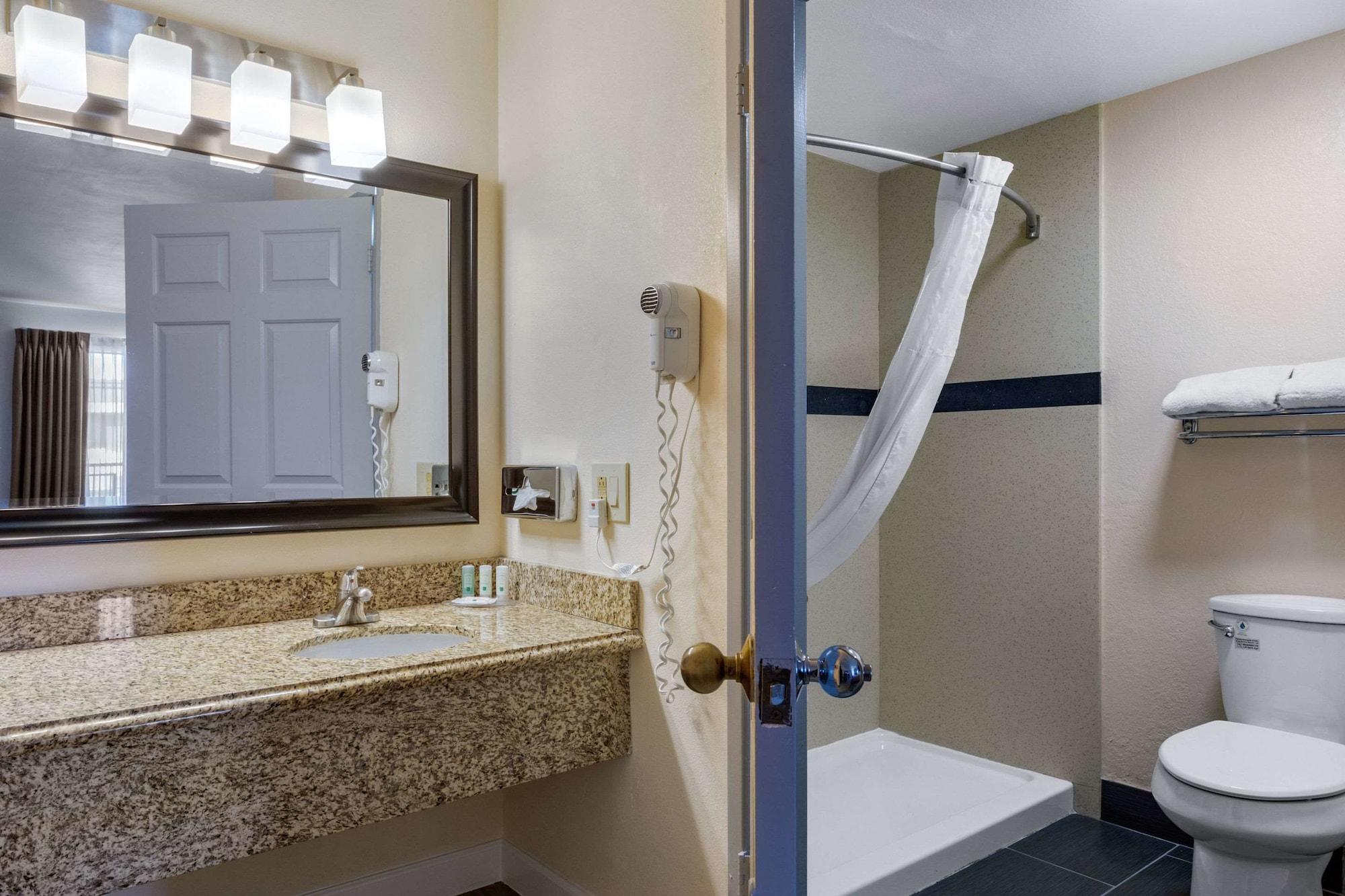 Quality Inn & Suites Huntington Beach Exterior photo