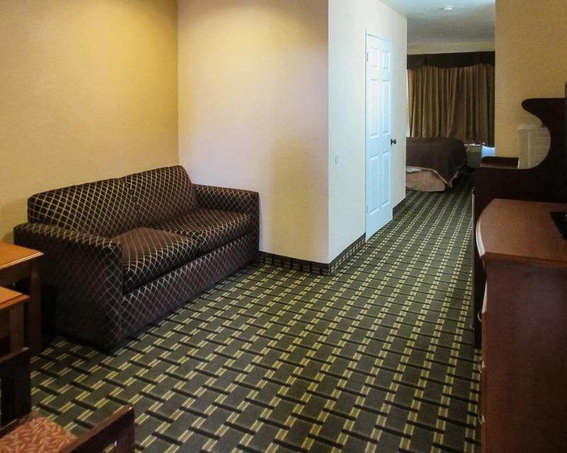 Quality Inn & Suites Huntington Beach Exterior photo