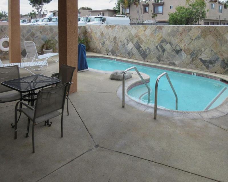 Quality Inn & Suites Huntington Beach Exterior photo