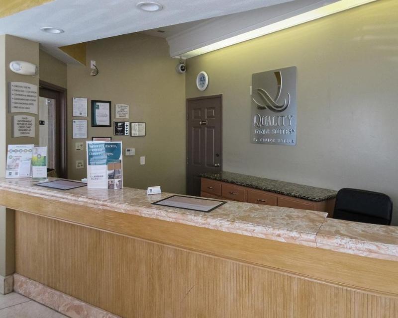 Quality Inn & Suites Huntington Beach Exterior photo