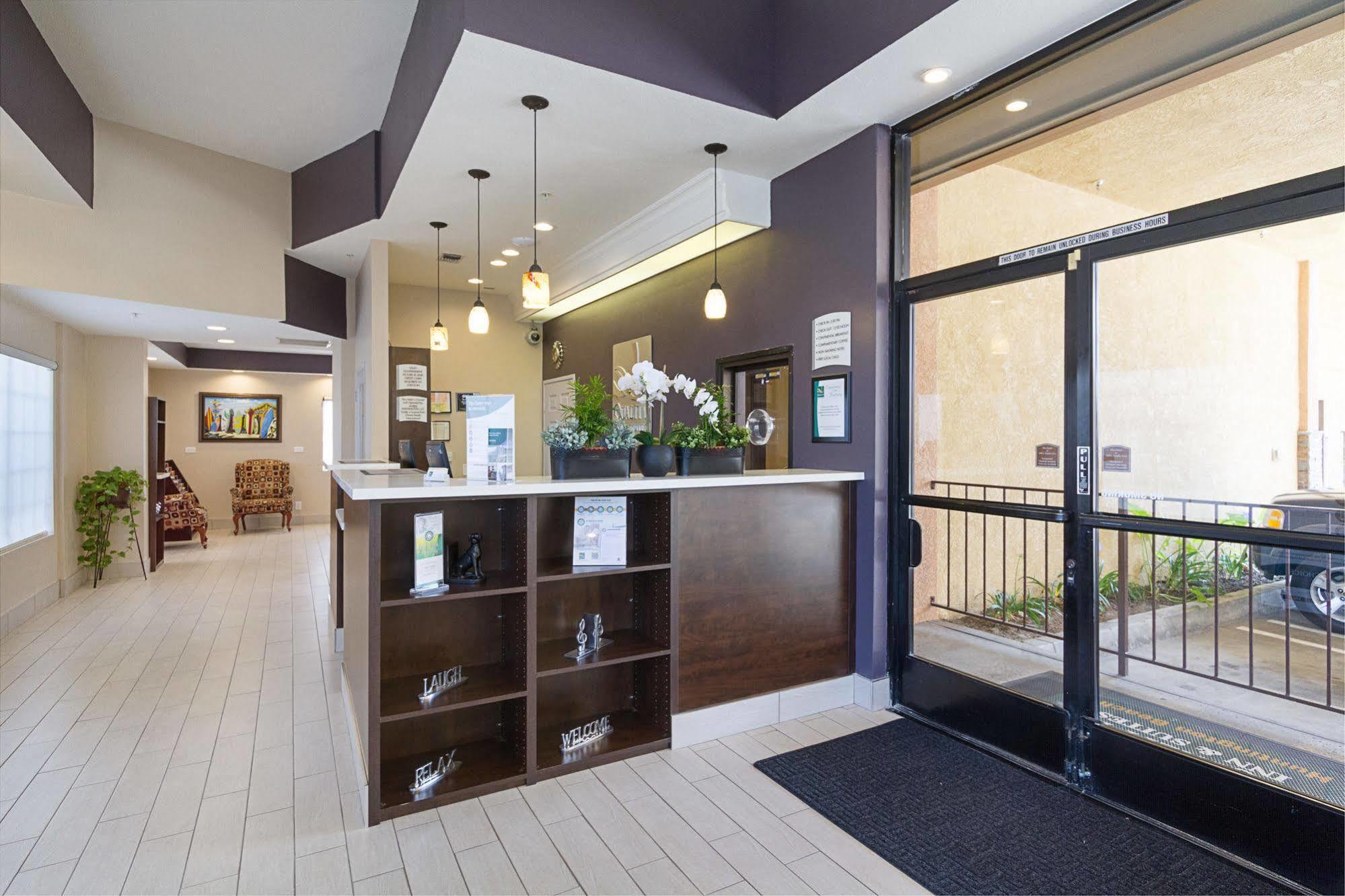 Quality Inn & Suites Huntington Beach Exterior photo